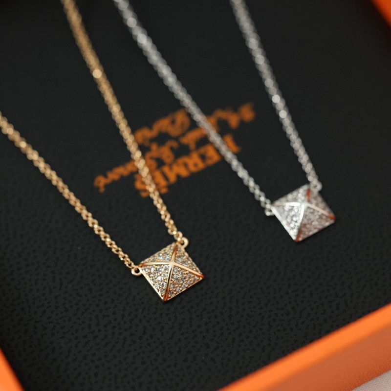 H**me5 necklaces